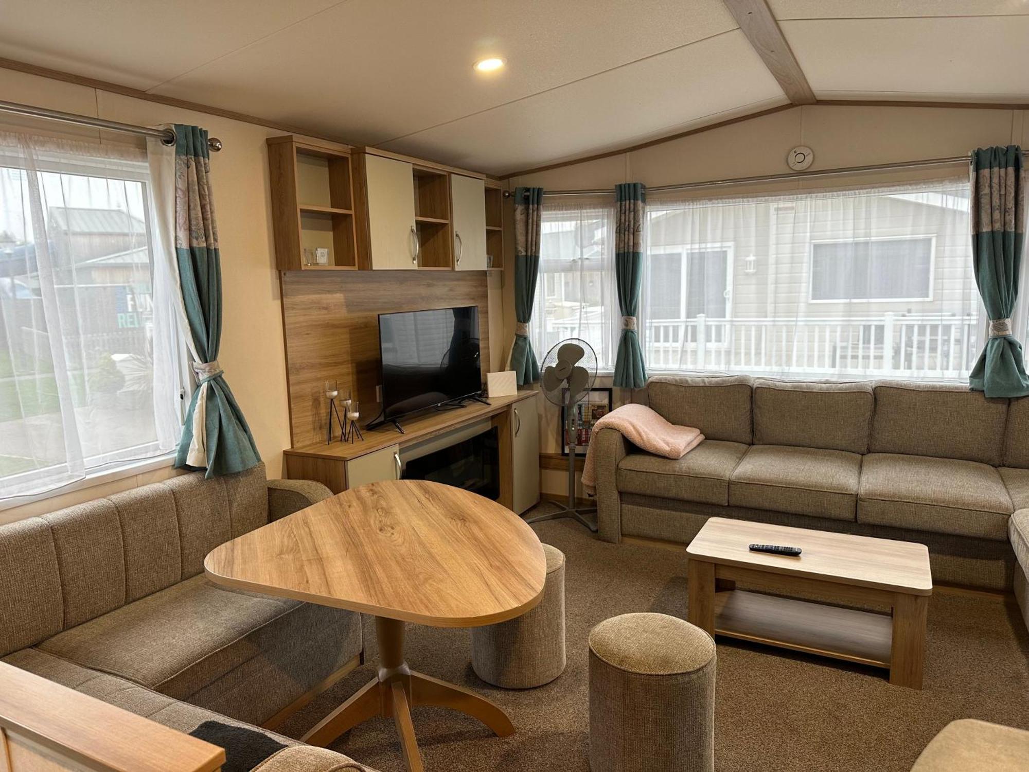 Felixstowe Chimo Caravan 8 Sleeps 5 Min To Beach Экстерьер фото